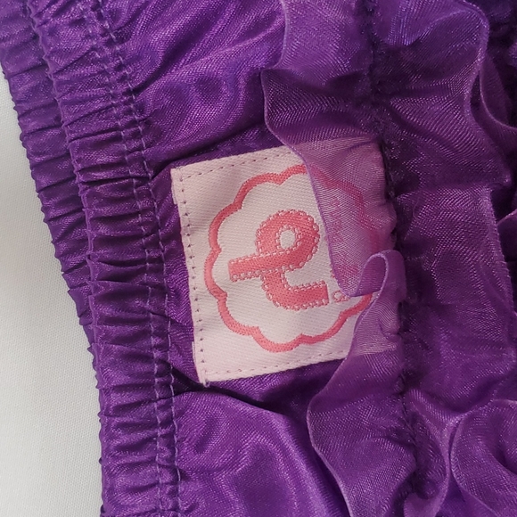 Silly ruffle butts - Picture 6 of 8